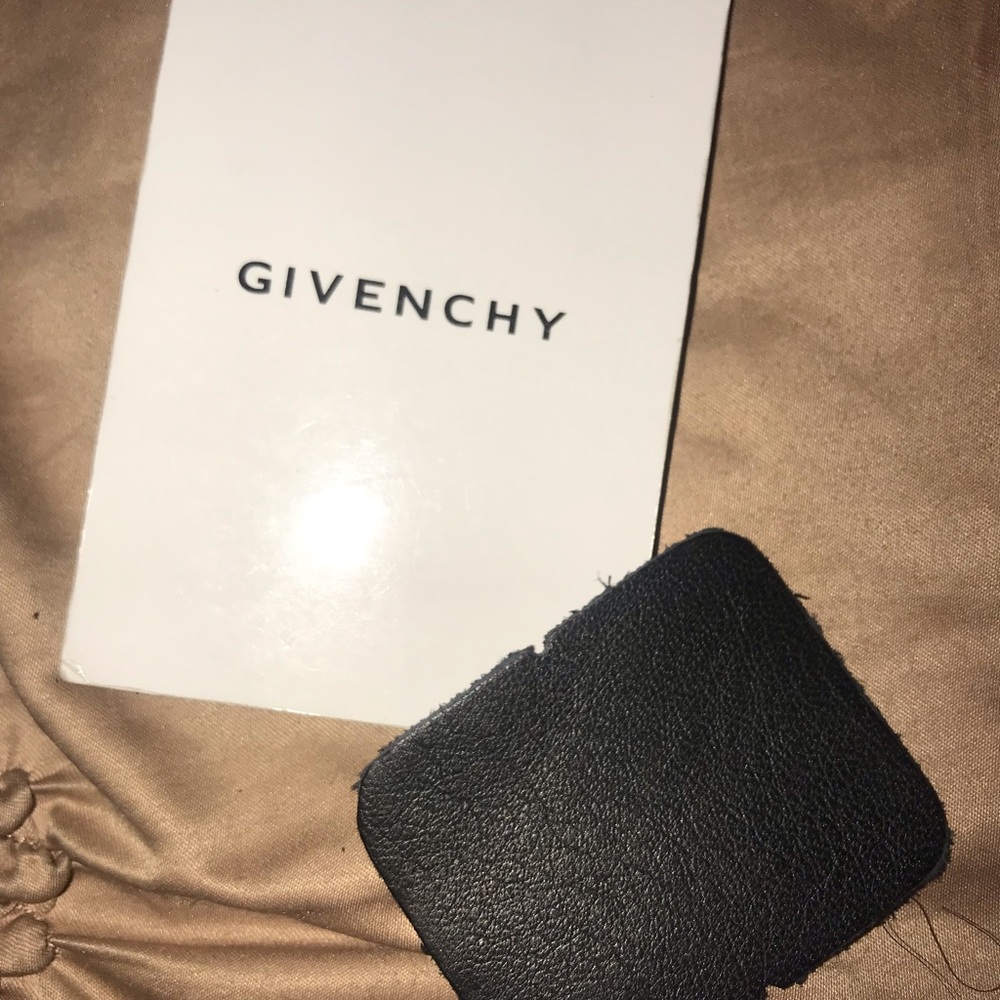 Givenchy Lucrezia Medium Bag - Picture 3 of 8